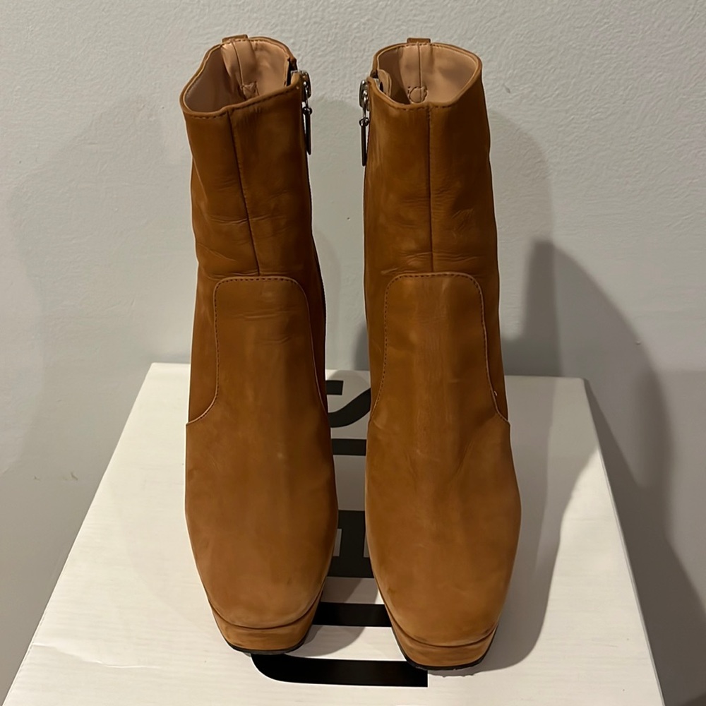 Schutz boots